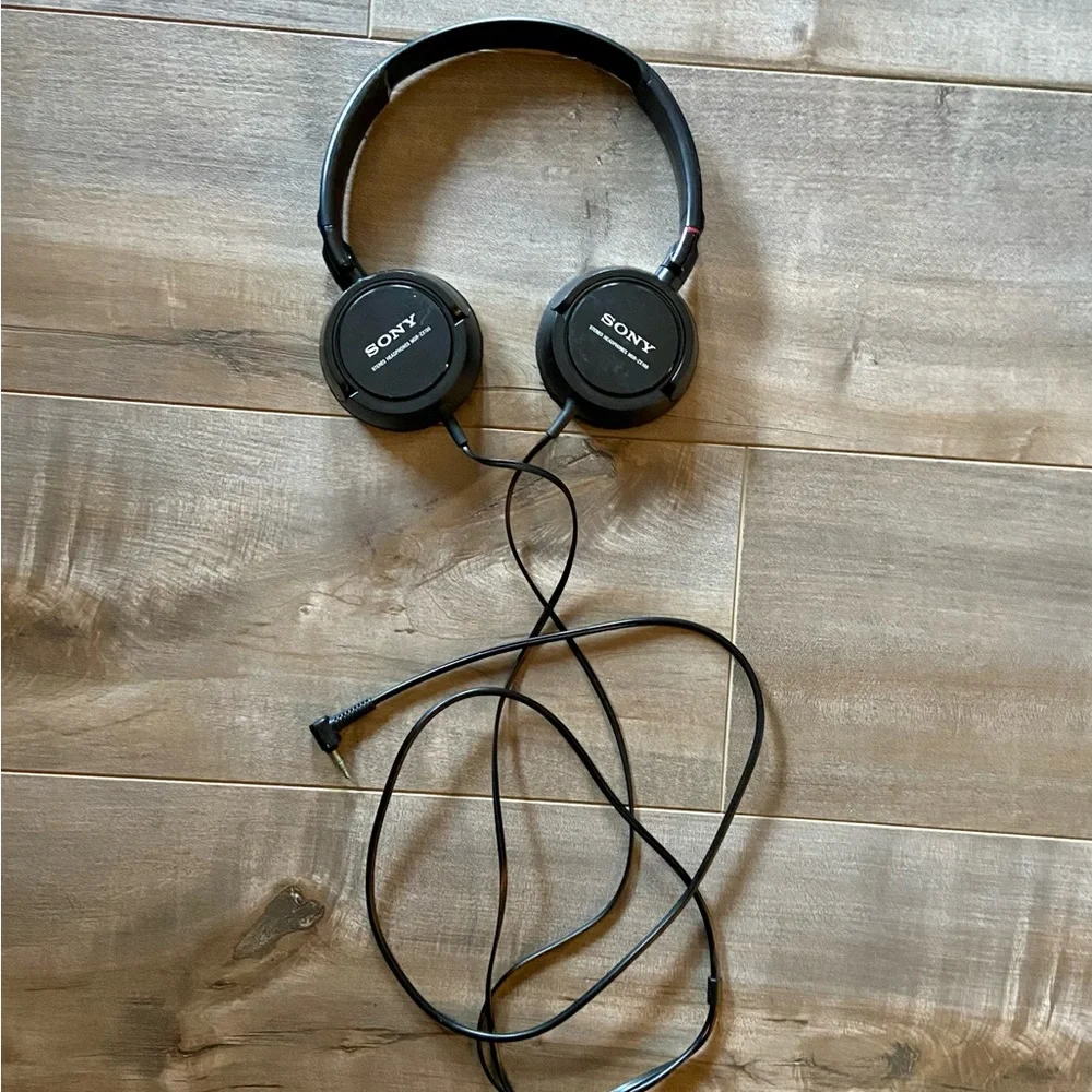 Sony MDRZX100 Headphones (Black)